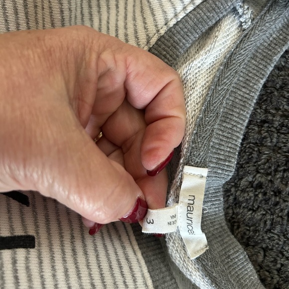 Maurice’s Graphic Sweatshirt Sz 3 - Picture 2 of 2